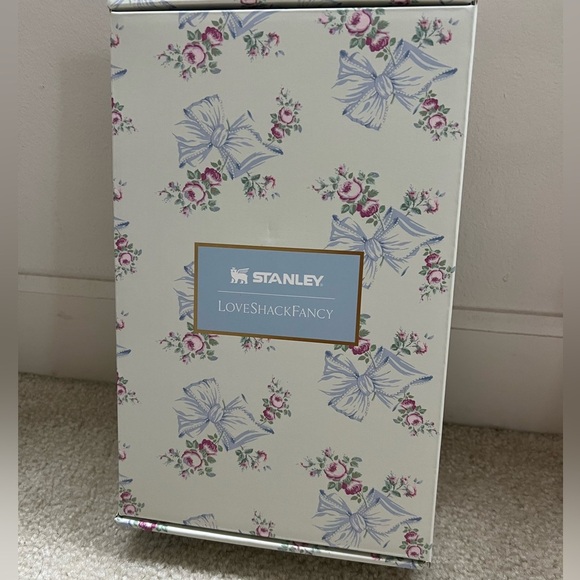 Stanley LoveShackFancy Holiday Quencher 40oz - Picture 6 of 6